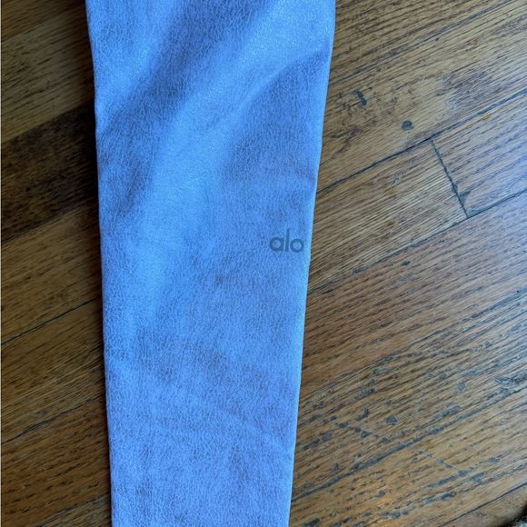 ALO Airbrush White Metallic Leggings size: Small - Picture 2 of 4